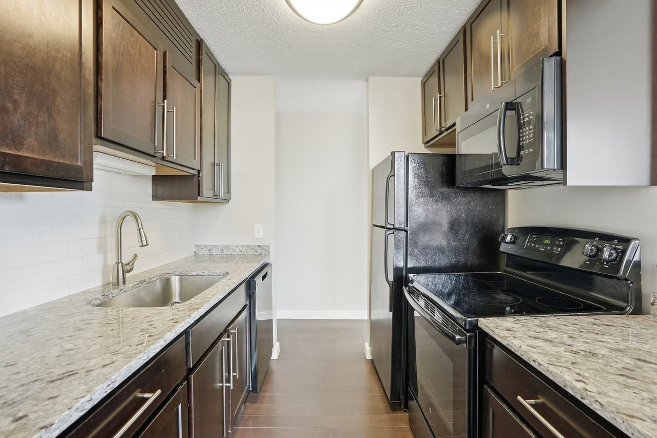 71 W Huron St - Photo 4 of 17