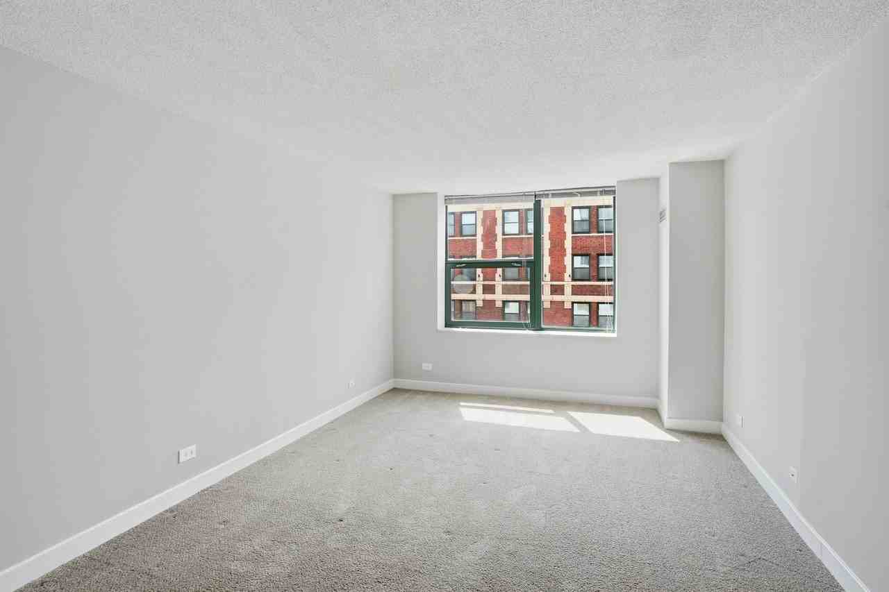 71 W Huron St - Photo 5 of 17