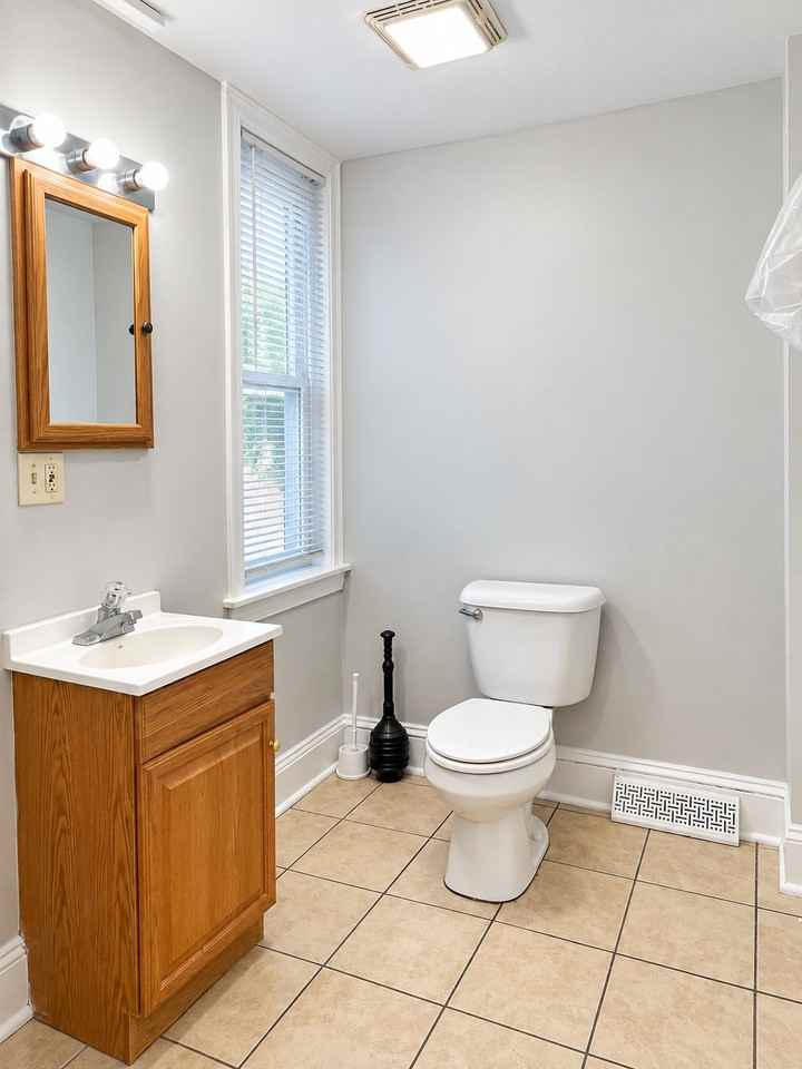 309 W 6th St #1 - Photo 5 of 6