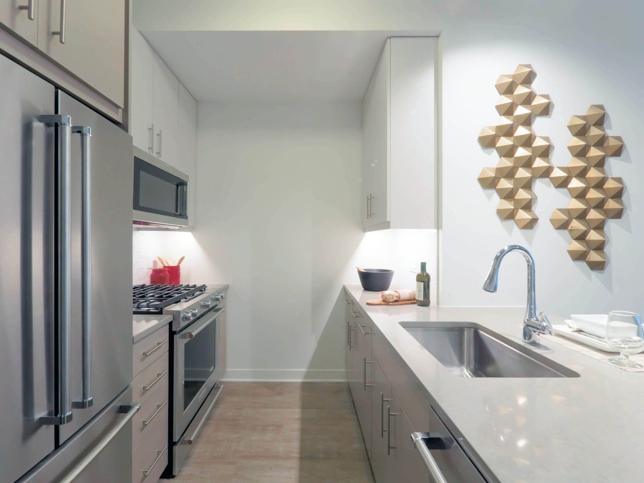 538 N Mcclurg Ct - Photo 3 of 11