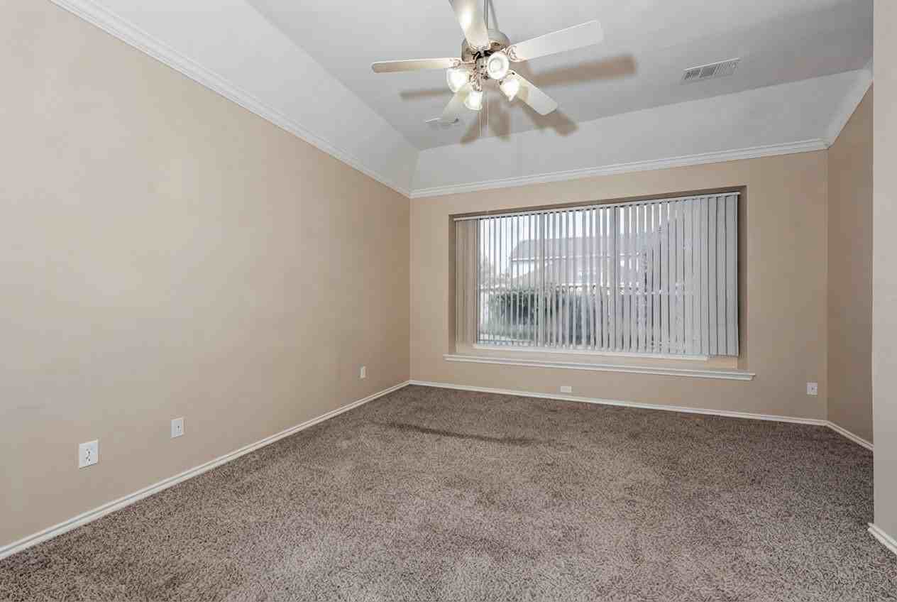 7035 Moss Lake Ct - Photo 3 of 15