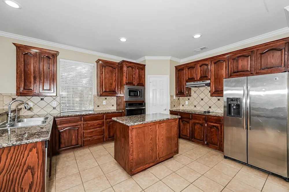 7035 Moss Lake Ct - Photo 4 of 15