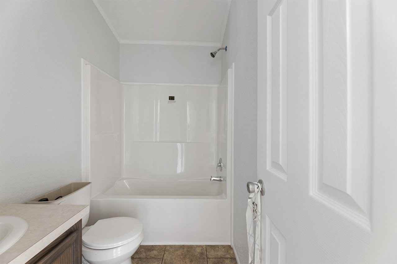 585 Kodak Ct - Photo 7 of 11