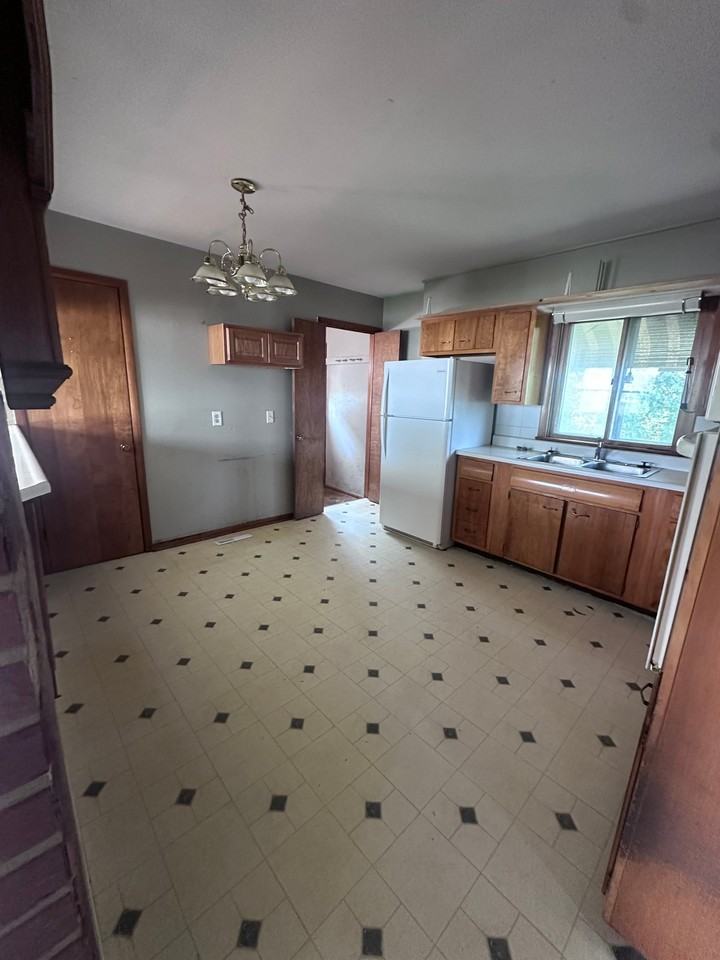4906 N 61st St - Photo 2 of 11