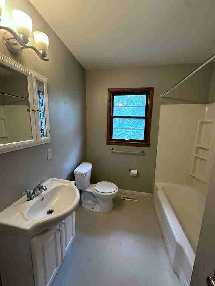 4906 N 61st St - Photo 4 of 11