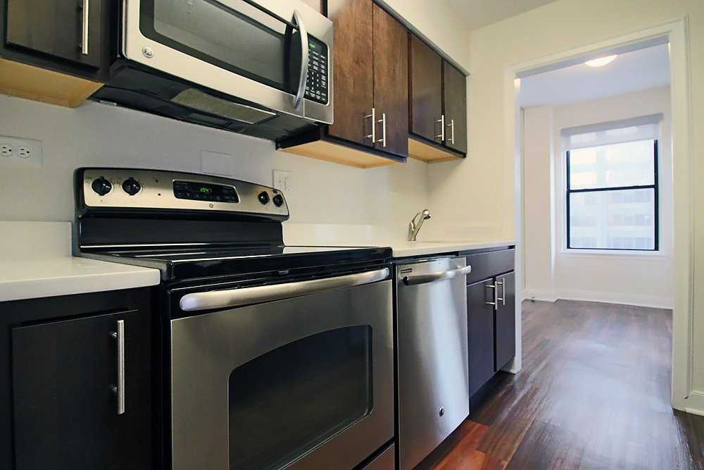 208 E Chestnut St - Photo 3 of 13