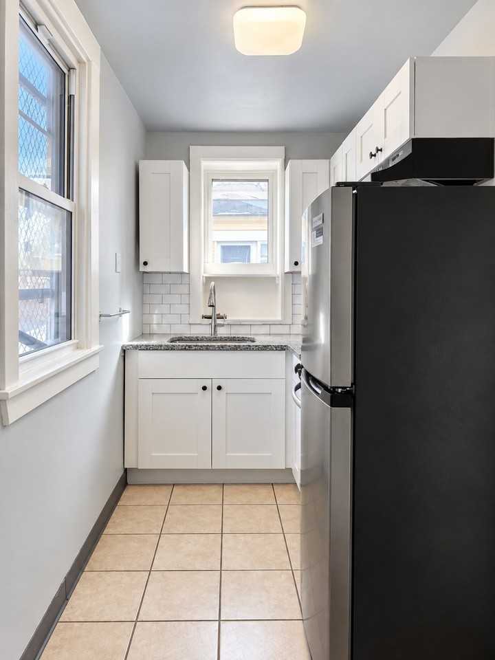 405 W 21st St #3 - Photo 2 of 9