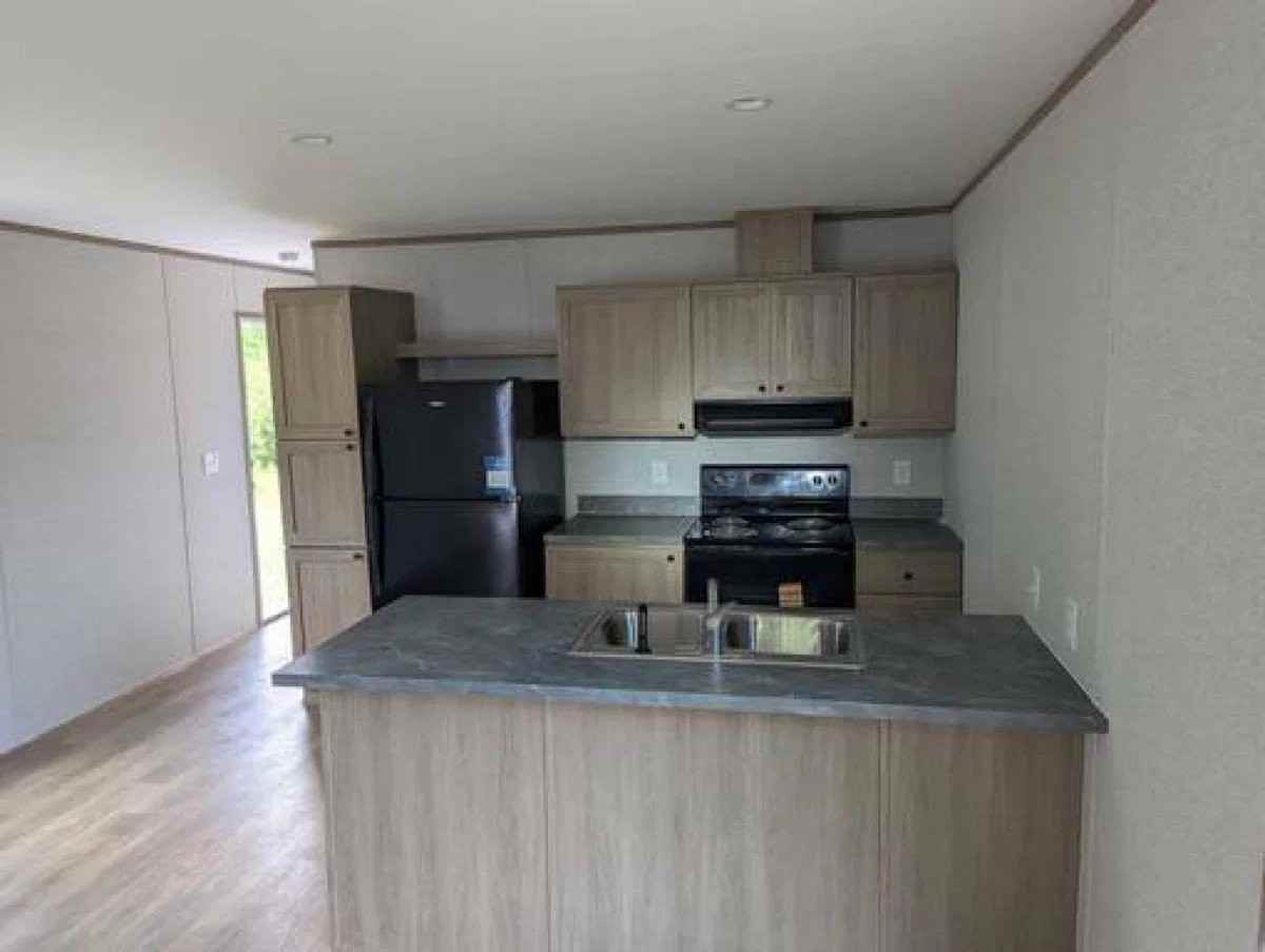 4260 Lawrence Ave #18 - Photo 4 of 13