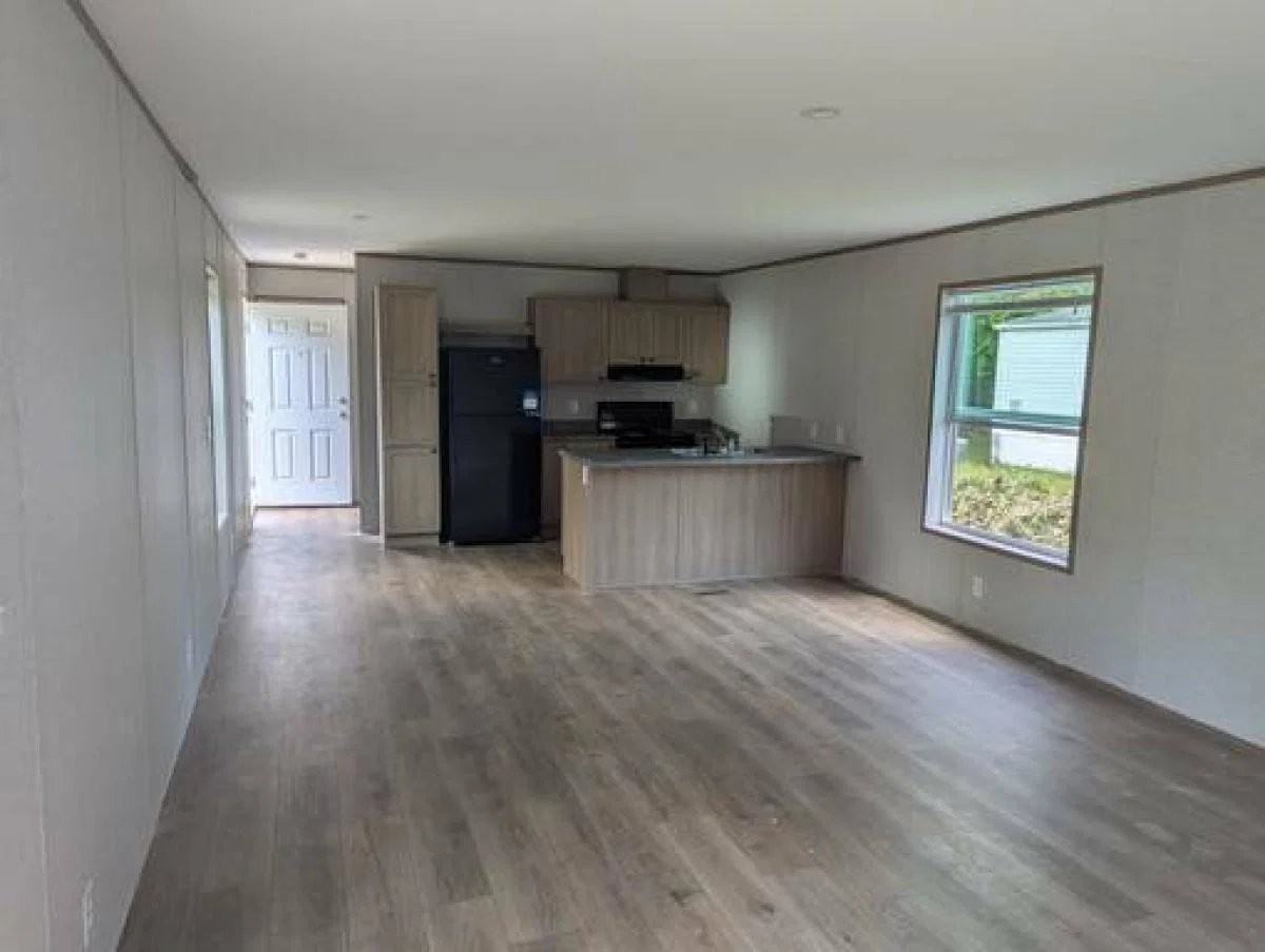 4260 Lawrence Ave #18 - Photo 7 of 13