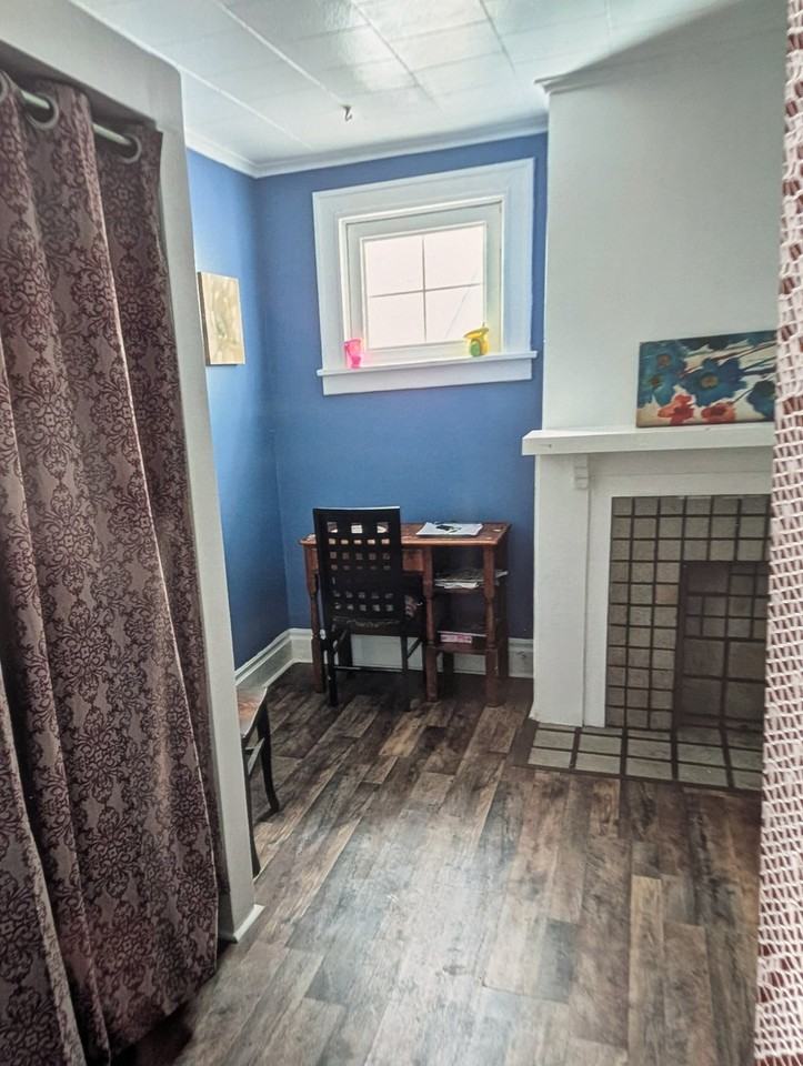 62 1/2 N Warren Ave #B - Photo 2 of 4