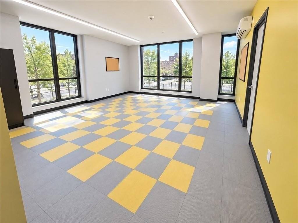 5918 Bay Pkwy - Photo 2 of 9
