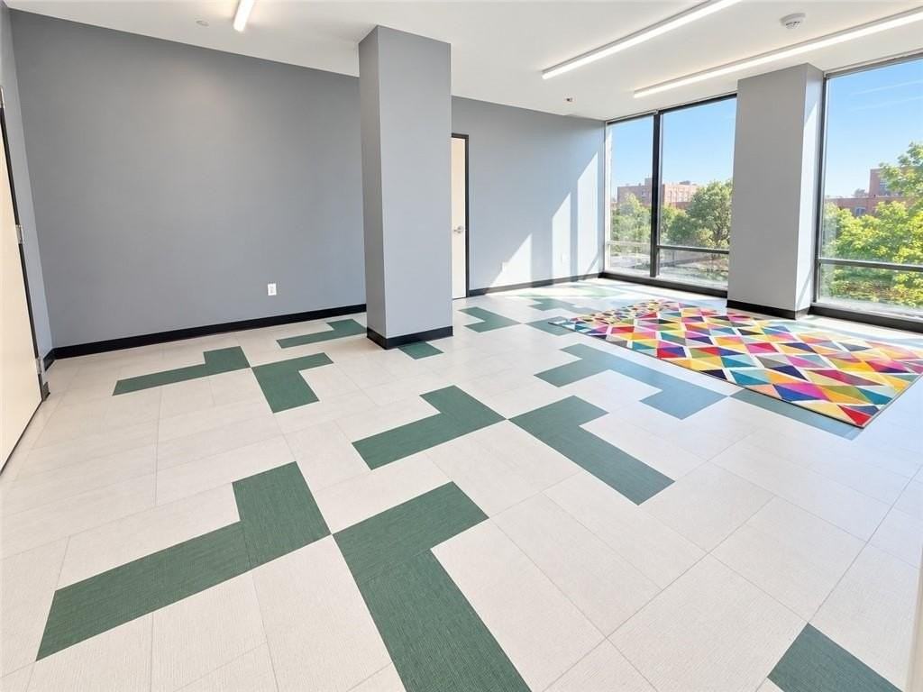 5918 Bay Pkwy - Photo 5 of 9