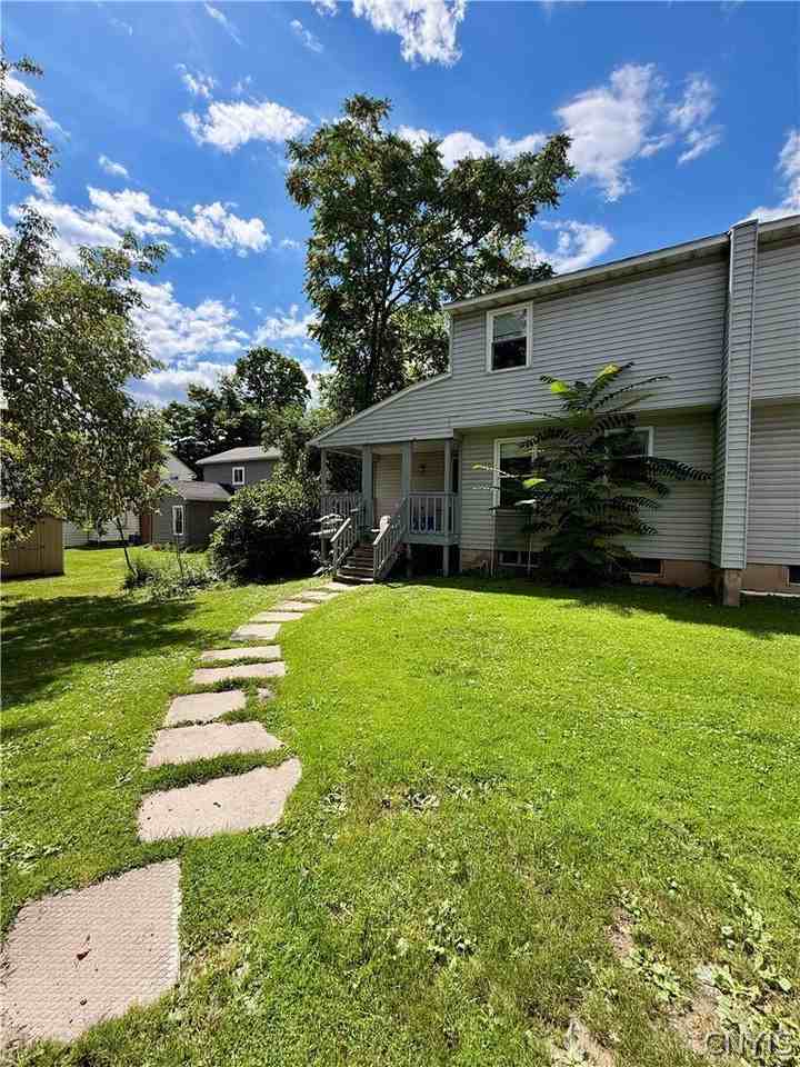 722 Oswego St - Photo 3 of 8