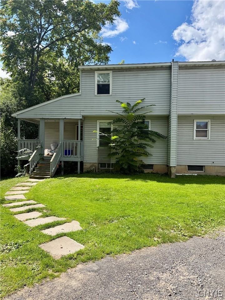 722 Oswego St - Photo 4 of 8