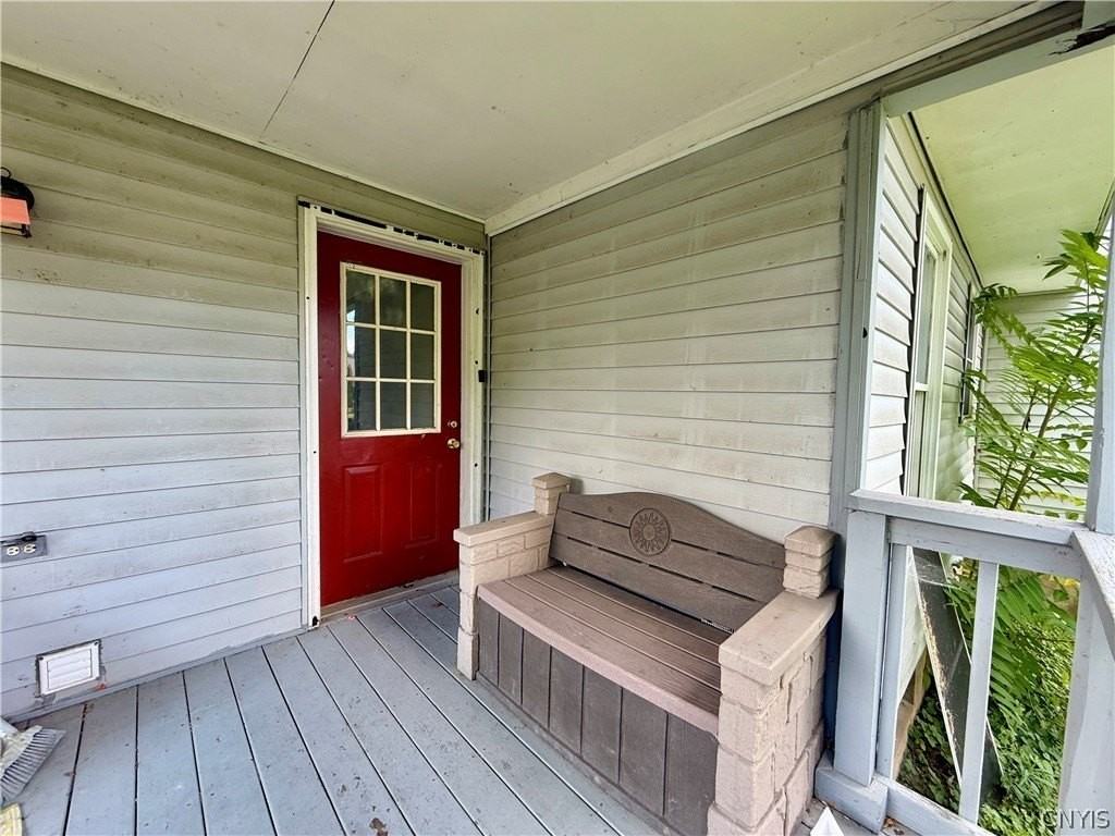 722 Oswego St - Photo 5 of 8