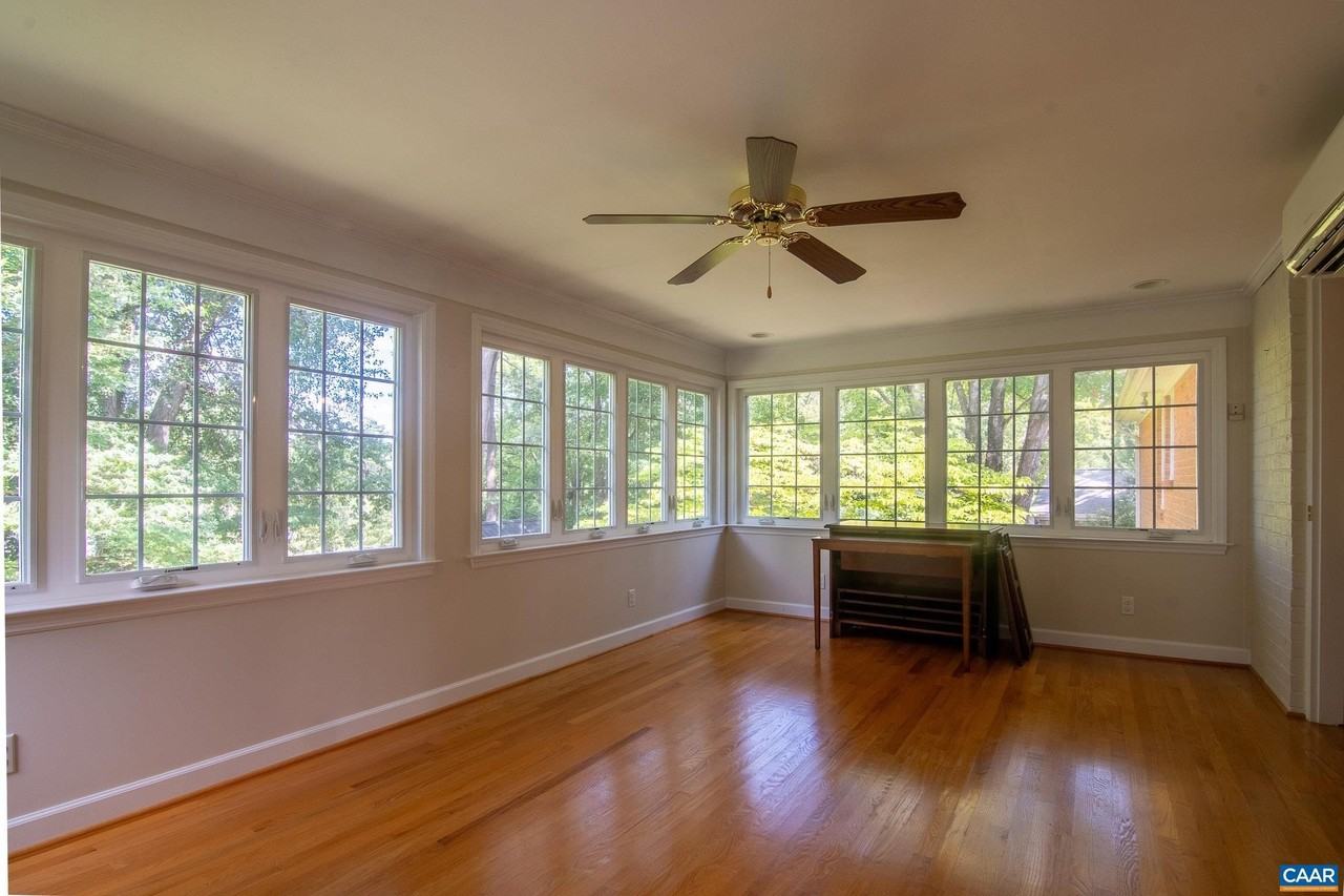 1313 Grove Rd - Photo 4 of 28