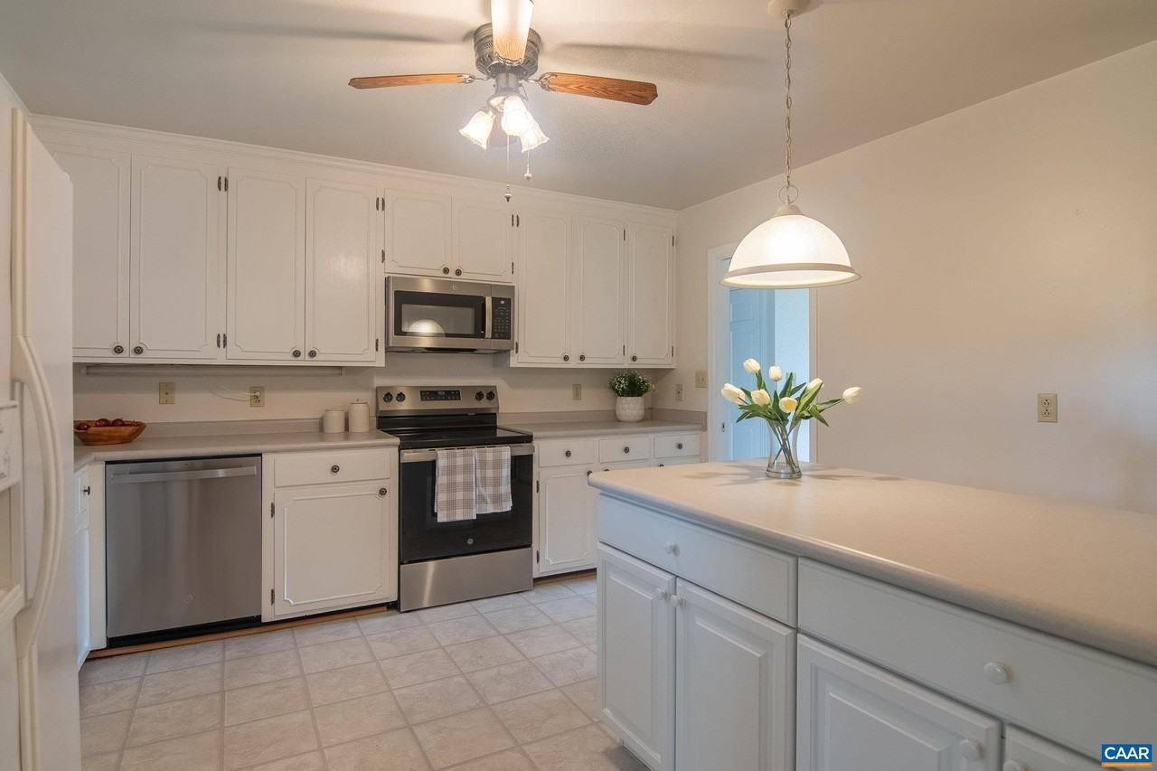 1313 Grove Rd - Photo 7 of 28