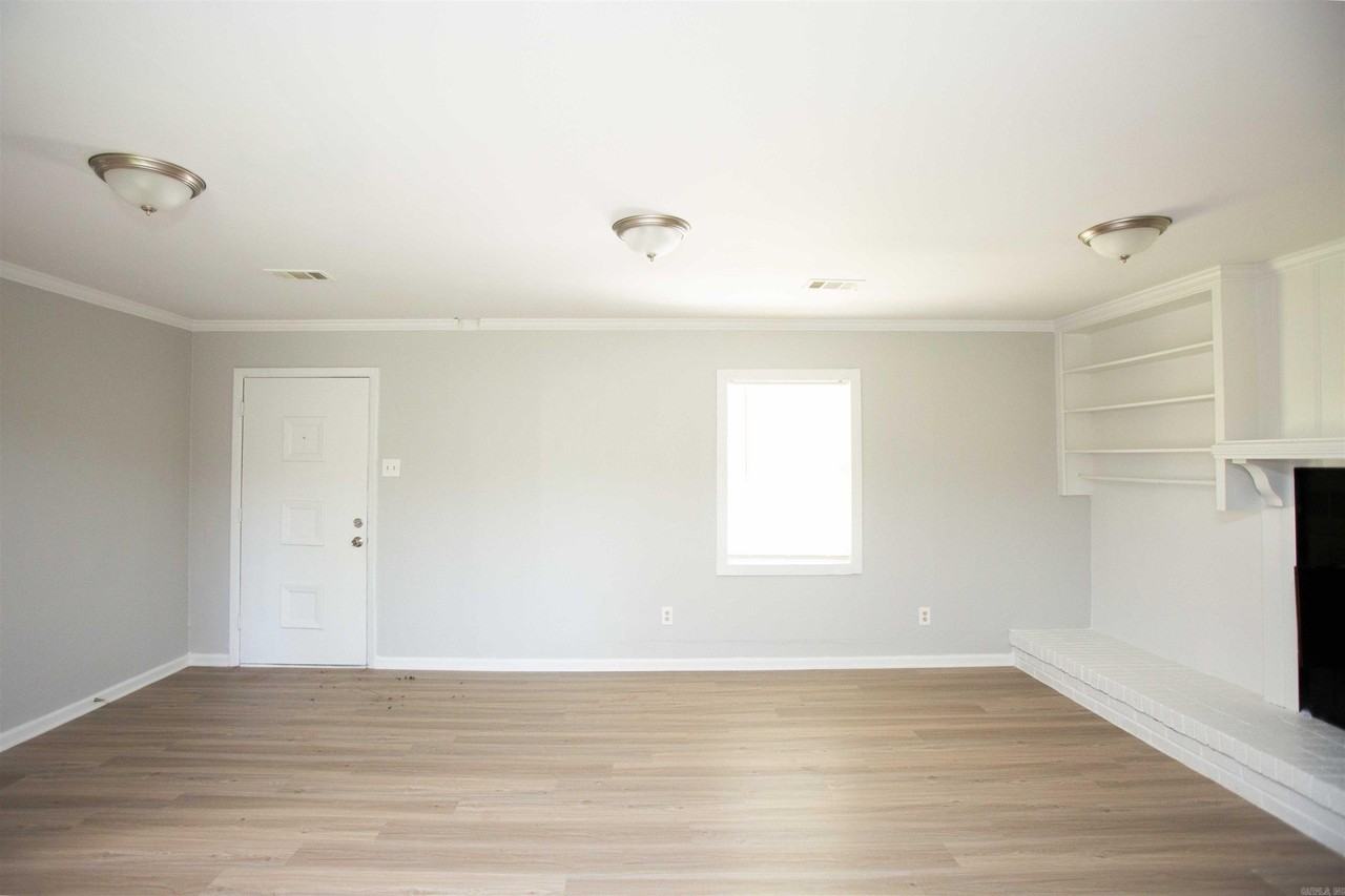 208 Greencrest Dr - Photo 3 of 23