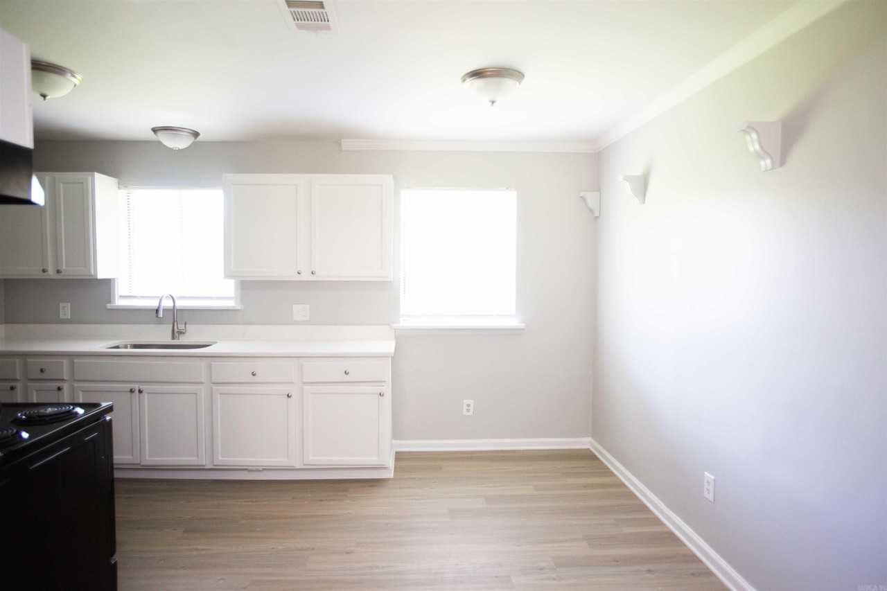 208 Greencrest Dr - Photo 7 of 23