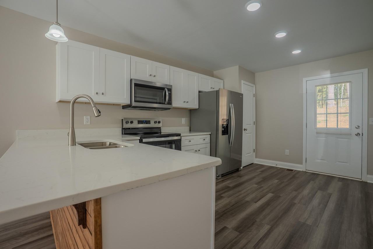 117 Harrison Ln Se - Photo 4 of 11