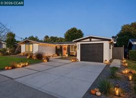 featured image of 3360 Esperanza Dr