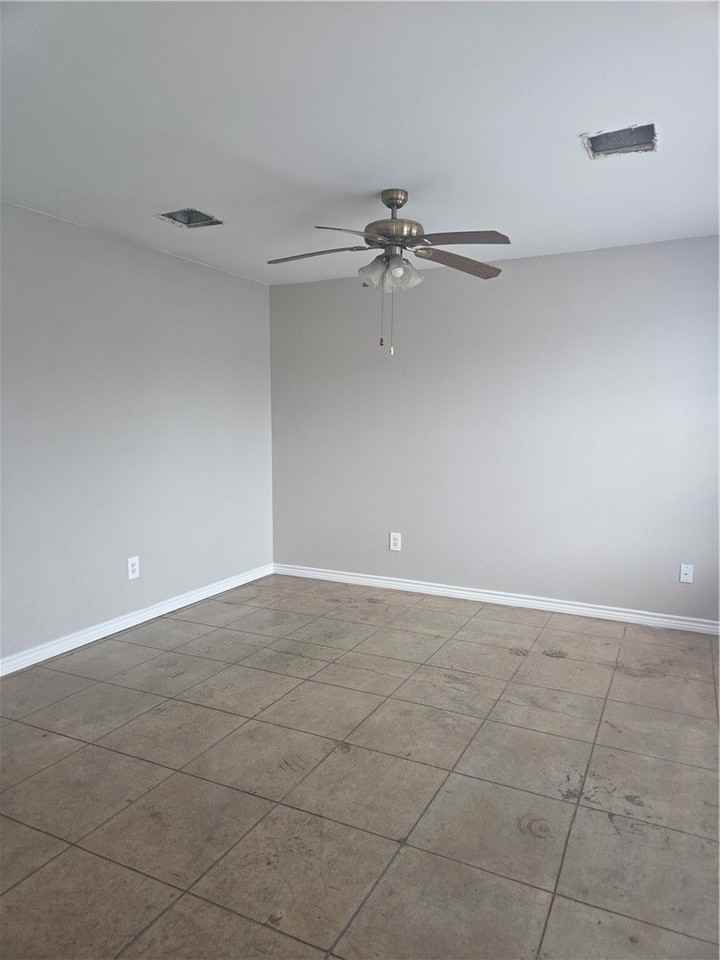 3001 Lewis St #C - Photo 2 of 9