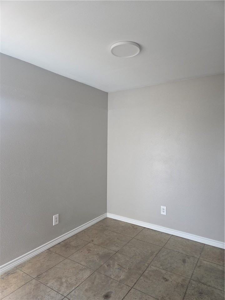 3001 Lewis St #C - Photo 3 of 9