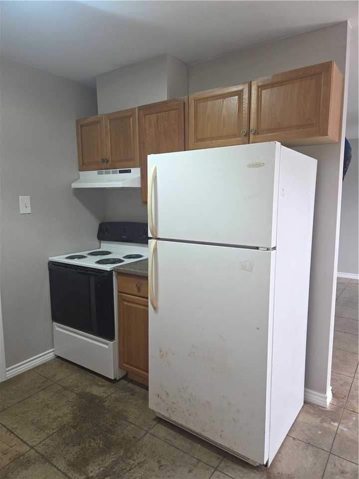 3001 Lewis St #C - Photo 4 of 9