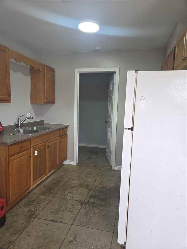 3001 Lewis St #C - Photo 5 of 9