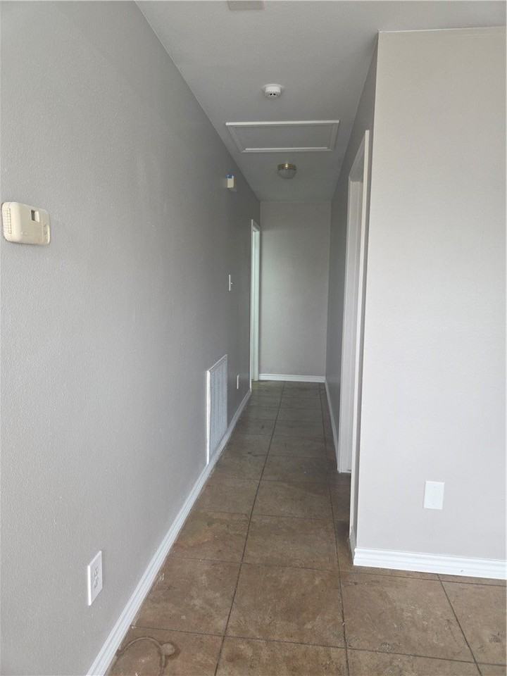 3001 Lewis St #C - Photo 7 of 9
