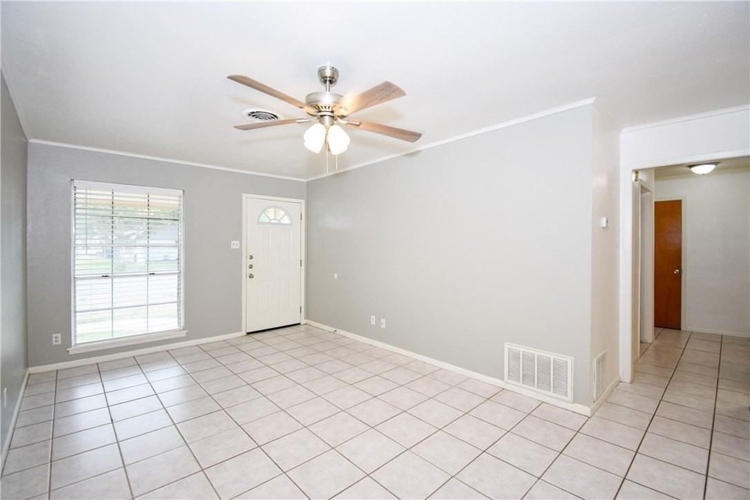 1209 Dallas St - Photo 4 of 29