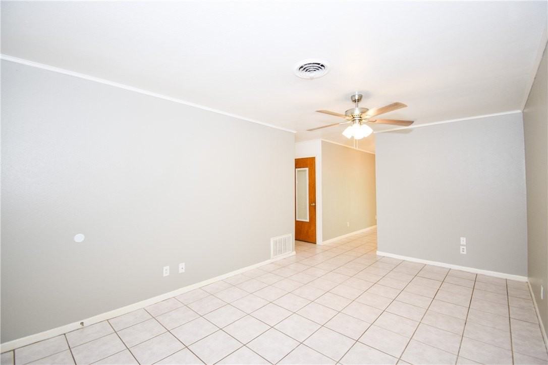 1209 Dallas St - Photo 5 of 29