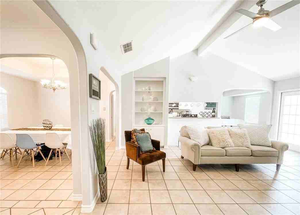 13901 Lighthouse Dr - Photo 4 of 38