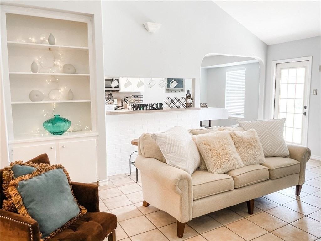 13901 Lighthouse Dr - Photo 5 of 38