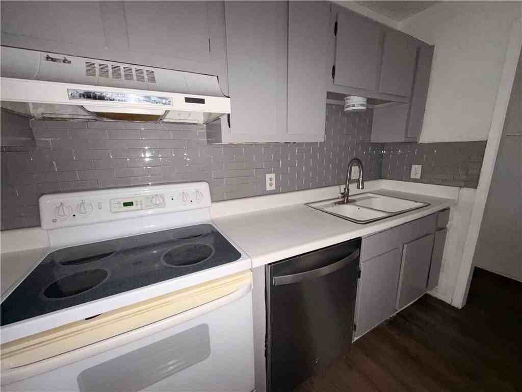 1414 Moore Ave #B - Photo 3 of 26