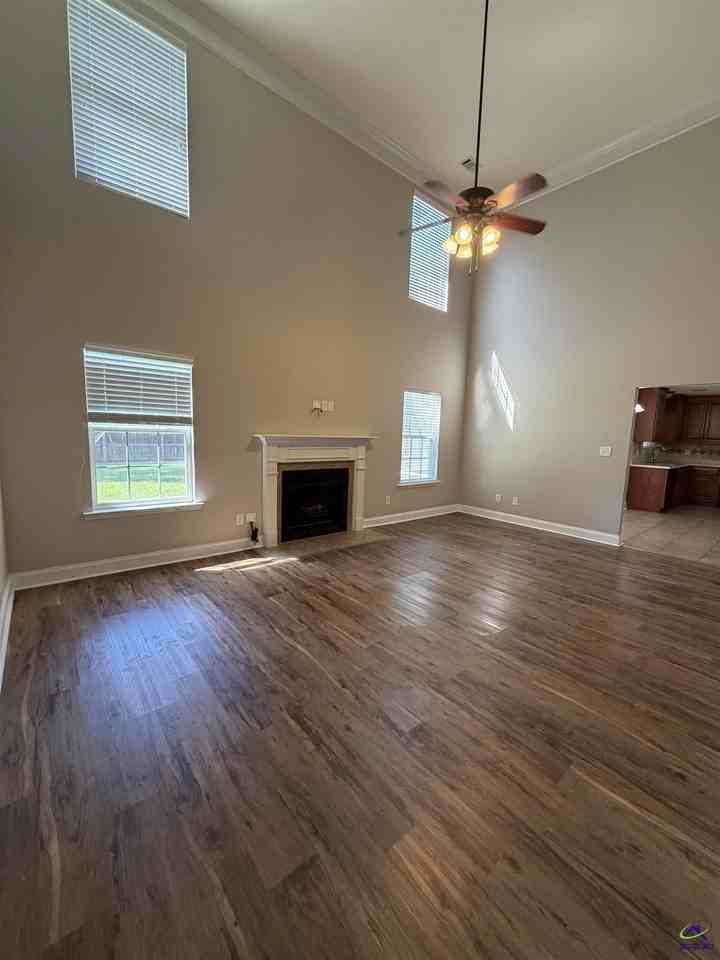 605 Cheshire Dr - Photo 2 of 20
