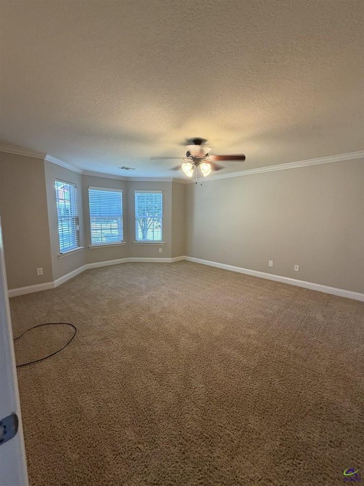 605 Cheshire Dr - Photo 6 of 20