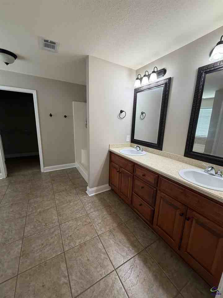 605 Cheshire Dr - Photo 7 of 20