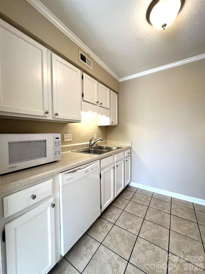 6144 Heath Ridge Ct #D - Photo 7 of 14