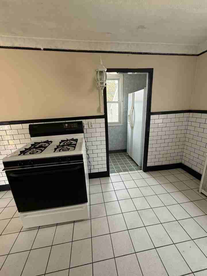 259 Park Ave #1 - Photo 4 of 23