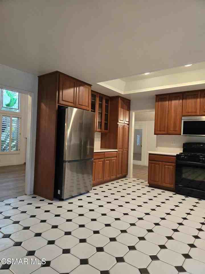 3166 Black Hills Ct - Photo 5 of 30