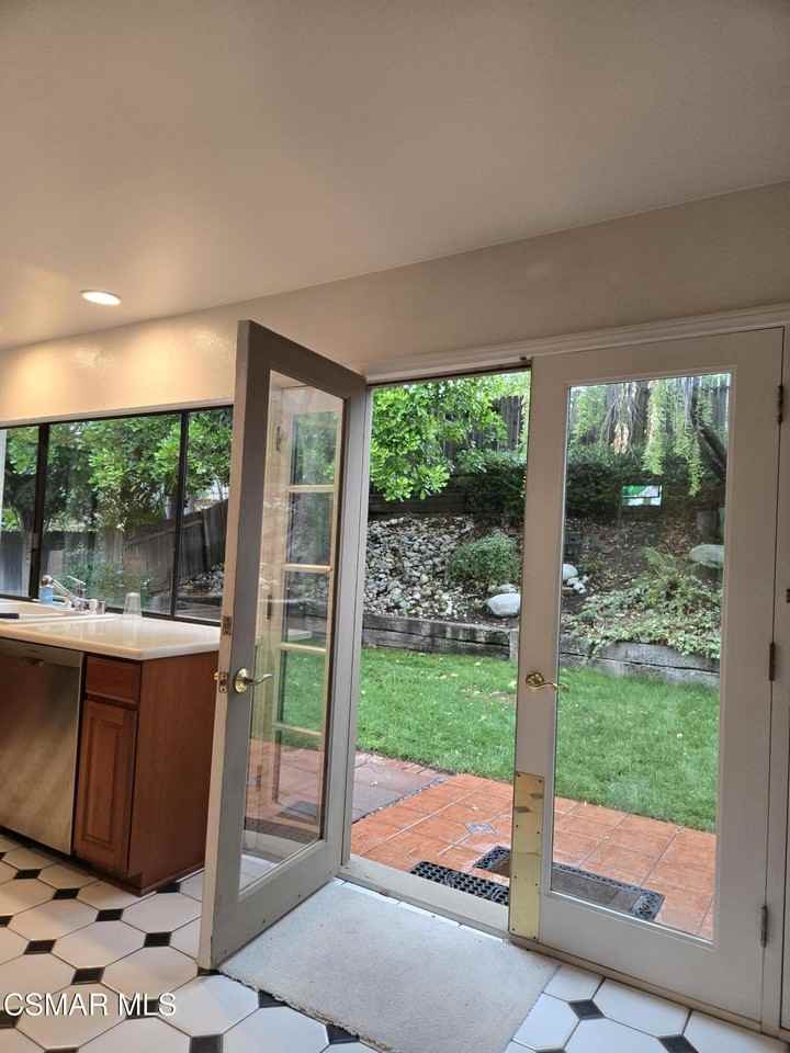 3166 Black Hills Ct - Photo 6 of 30