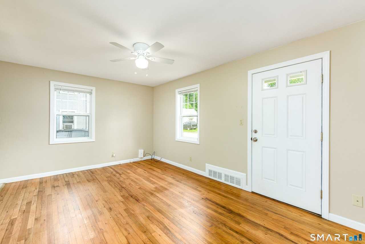 32 Bunce Dr - Photo 7 of 22
