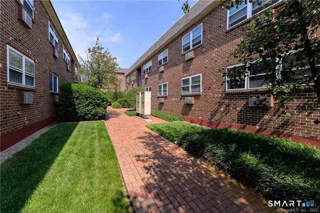 637 Cove Rd #A10 - Photo 2 of 17
