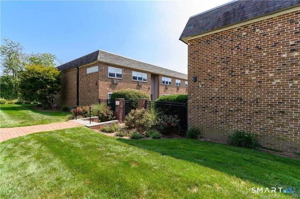 637 Cove Rd #A10 - Photo 3 of 17