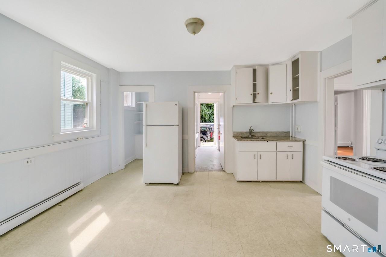 233 S Whitney St - Photo 3 of 7