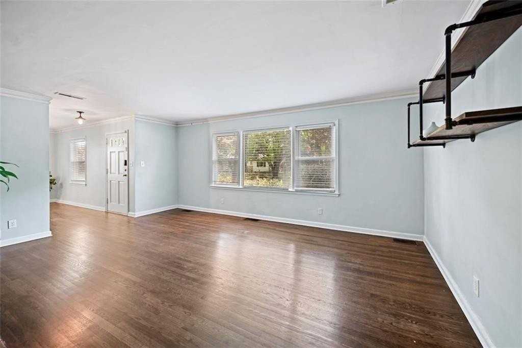 2654 Elsinore St - Photo 5 of 23