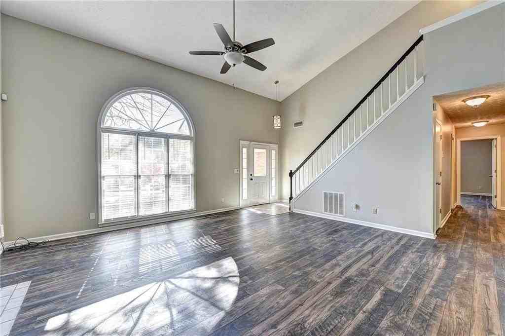 235 Tanners Ct - Photo 5 of 22