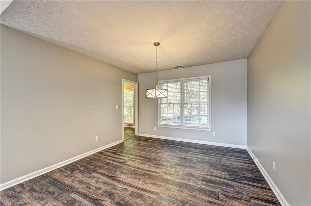 235 Tanners Ct - Photo 6 of 22