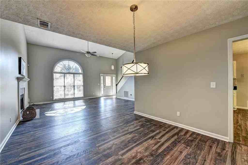 235 Tanners Ct - Photo 7 of 22